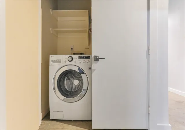 4th image of 2000 Bagby St #2401, Houston, TX 77002 | MLS# 82041396
