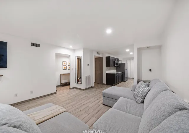 Photo 3 of Condo for sale at 9616 Long Point Rd #47, Houston, TX 77055 | MLS# 81998725 | Listing updated on 2026-09-12