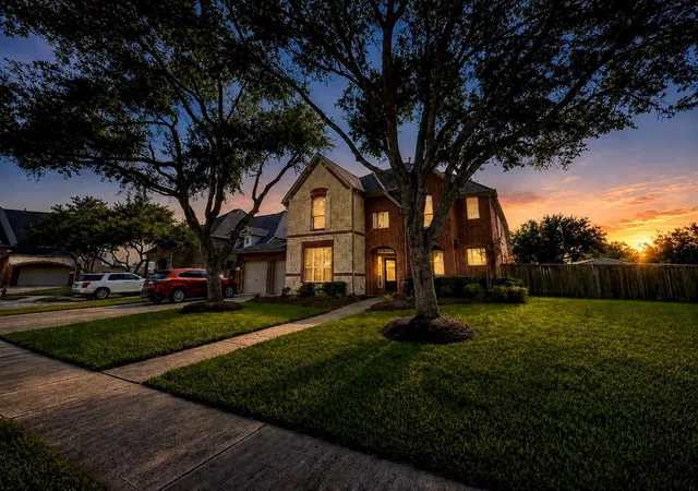Photo 3 of Sale Pending at 5530 Green Meadow Ct, League City, TX 77573 | MLS# 55267334 | Listing updated on 2026-08-27