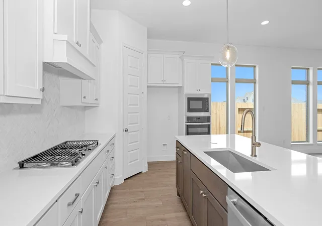 5th image of 12207 Hudson Dr, Mont Belvieu, TX 77523 | MLS# 44693815