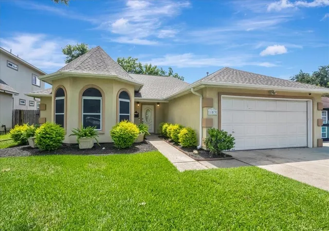 Homes for sale in Pasadena, TX | 103 Denton Dr, Pasadena, TX 77586 | MLS# 17981084
