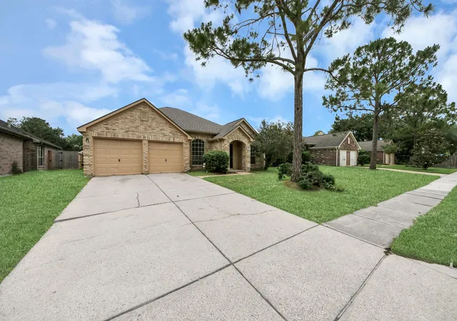 Photo 3 of Single family home for sale at 2810 Huntington Way, Pearland, TX 77584 | MLS# 52459349 | Listing updated on 2026-09-23