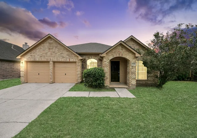 Photo 3 of Single family home for sale at 2810 Huntington Way, Pearland, TX 77584 | MLS# 52459349 | Listing updated on 2026-09-23