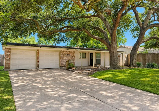 Photo 2 of Single family home for sale at 2406 Bayou Dr, League City, TX 77573 | MLS# 76269182 | Listing updated on 2026-09-18