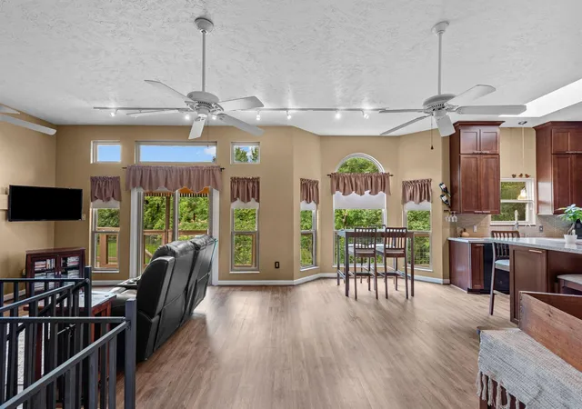 5th image of 1113 S Country Club Dr, La Porte, TX 77571 | MLS# 31874682