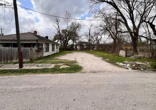 Photo 3 of Land for sale at 2007 Brackenridge St, Houston, TX 77026 | MLS# 57377010 | Listing updated on 2026-03-25