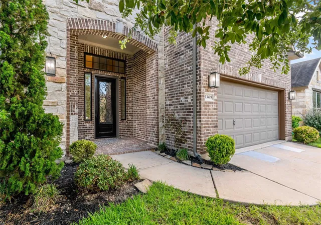 Photo 2 of Sale Pending at 13419 Golden Plantation Ln, Rosharon, TX 77583 | MLS# 4180278 | Listing updated on 2026-08-24