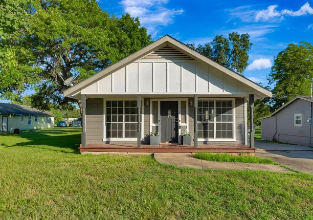 1st image of 407 Bois D Arc St, Edna, TX 77957 | MLS# 22991767