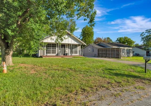 4th image of 407 Bois D Arc St, Edna, TX 77957 | MLS# 22991767