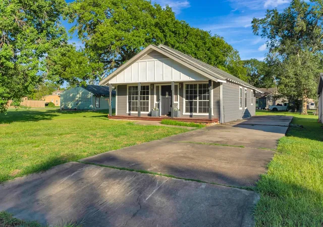 5th image of 407 Bois D Arc St, Edna, TX 77957 | MLS# 22991767