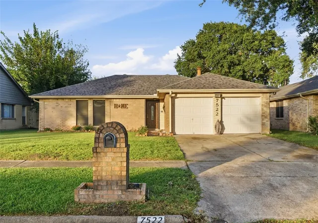 Homes for sale in Baytown, TX | 7522 Shoshone Dr, Baytown, TX 77521 | MLS# 39344852