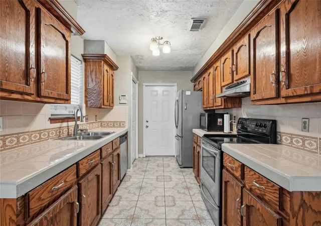 Homes for sale in Baytown, TX | 7522 Shoshone Dr, Baytown, TX 77521 | MLS# 39344852