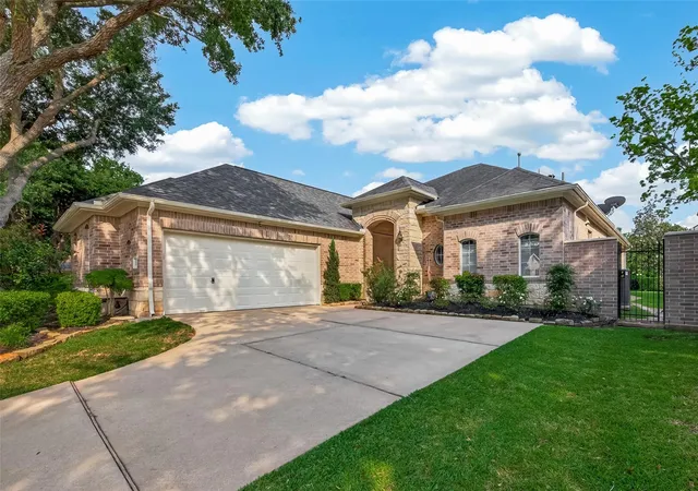 2nd image of 10106 Lost Hollow Ln, Missouri City, TX 77459 | MLS# 49374471