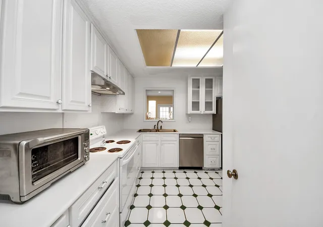 image of 1734 S Gessner Rd, Houston, TX 77063 | MLS# 95933140