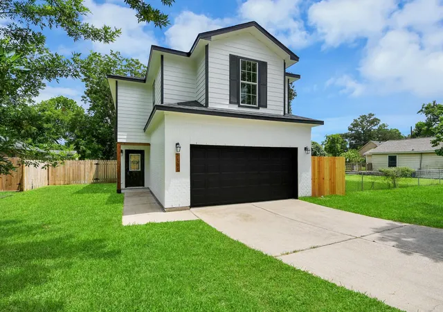 1st image of 1105 E Kyle Rd, Clute, TX 77531 | MLS# 74975375
