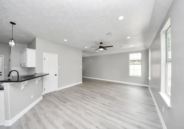 Photo 4 of Sale Pending at 1105 E Kyle Rd, Clute, TX 77531 | MLS# 74975375 | Listing updated on 2026-09-28