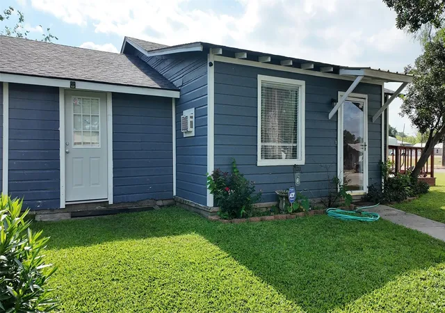 3rd image of 305 Dunn St, Cuero, TX 77954 | MLS# 2444449