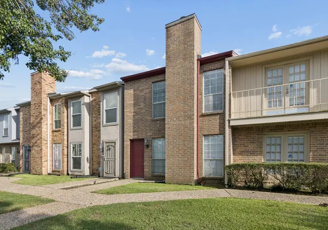 3rd image of 6111 Beverly Hl St, Houston, TX 77057