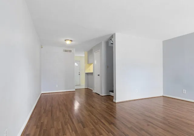 4th image of 6111 Beverly Hl St, Houston, TX 77057