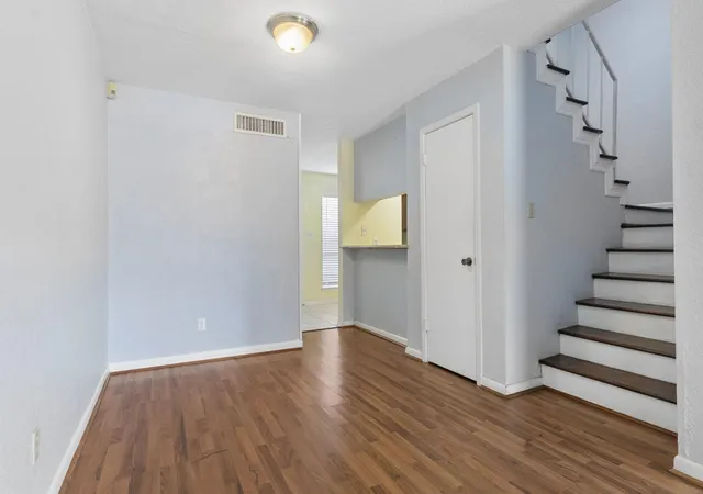 5th image of 6111 Beverly Hl St, Houston, TX 77057