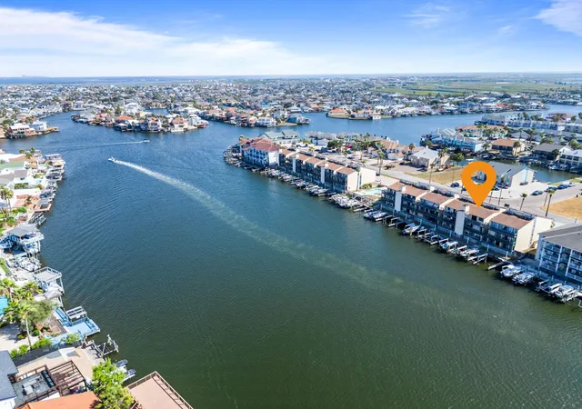 Listing Photo 2 - Condo for sale in building located at 15425 Fortuna Bay Dr, Corpus Christi, TX 78418 - Unit #204