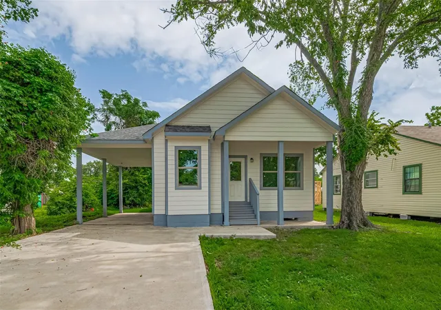 Single family home for sale at 1909 Oregon St, Baytown, TX 77520 | MLS# 25877540 | Listing updated on 2026-07-24