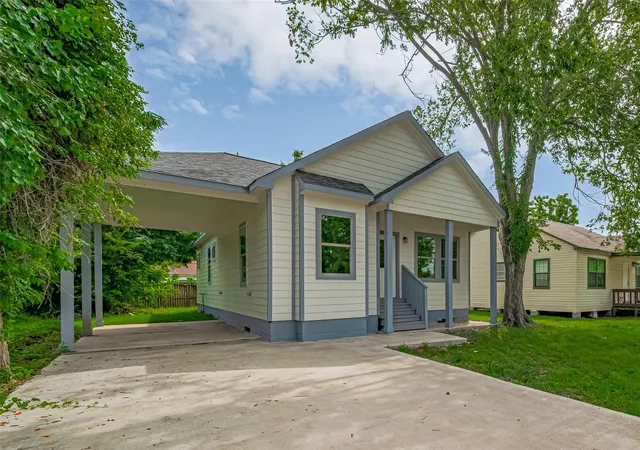 Photo 1 of Single family home for sale at 1909 Oregon St, Baytown, TX 77520 | MLS# 25877540 | Listing updated on 2026-07-24