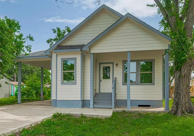 Photo 2 of Single family home for sale at 1909 Oregon St, Baytown, TX 77520 | MLS# 25877540 | Listing updated on 2026-07-24
