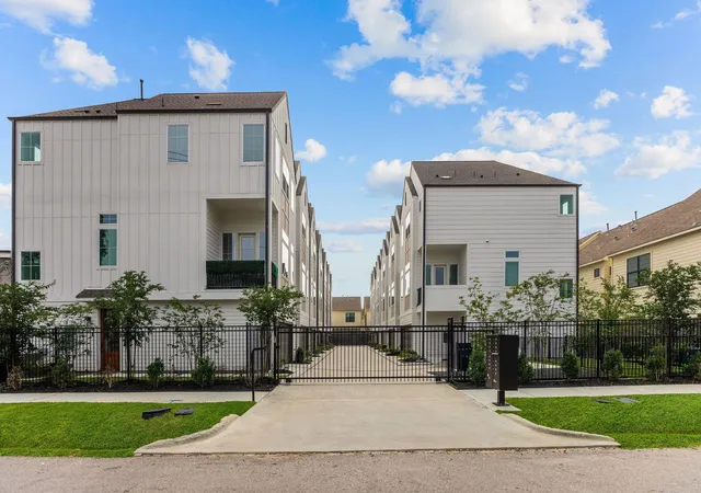 30th image of 3907 Tulane St #E, Houston, TX 77018 | MLS# 63939668