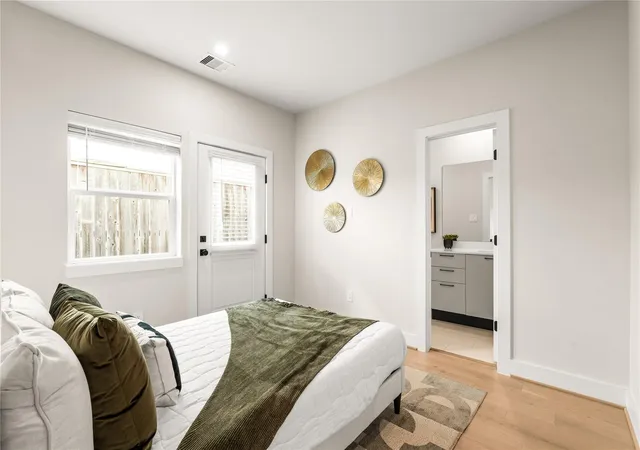 4th image of 3907 Tulane St #E, Houston, TX 77018 | MLS# 63939668