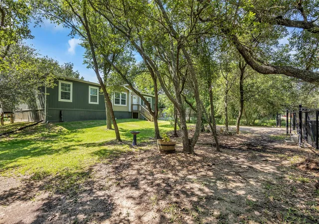 3rd image of 734 13Th St, Dickinson, TX 77539 | MLS# 32445181