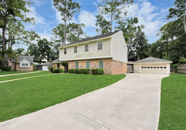 Photo 3 of Single family home for sale at 5807 Foresthaven Dr, Houston, TX 77066 | MLS# 42255197 | Listing updated on 2026-09-17