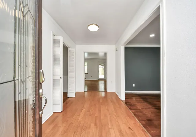 Photo 4 of Single family home for sale at 5807 Foresthaven Dr, Houston, TX 77066 | MLS# 42255197 | Listing updated on 2026-09-17