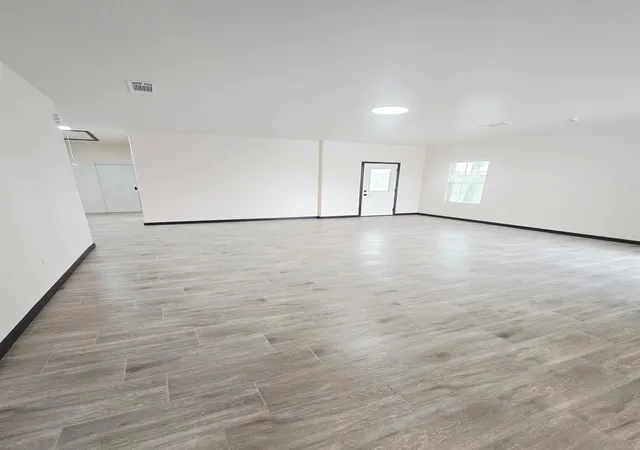 Photo 4 of Single family home for sale at 11809 Brunel Dr, Conroe, TX 77306 | MLS# 32825613 | Listing updated on 2026-10-09
