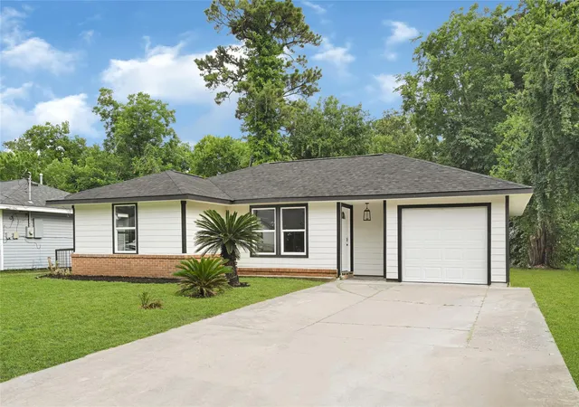 Photo 4 of Sale Pending at 7218 Bretshire Dr, Houston, TX 77016 | MLS# 32358359 | Listing updated on 2026-09-06