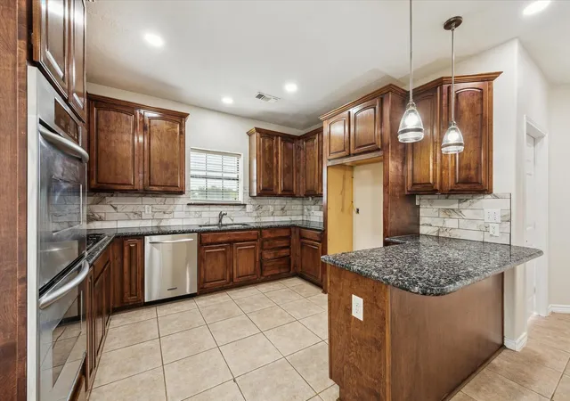 2nd image of 216 Rue Orleans St, Baytown, TX 77520 | MLS# 5432167
