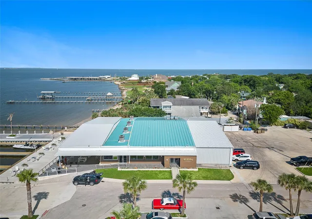 5th image of 2360 Avenue L, Dickinson, TX 77539 | MLS# 76030915