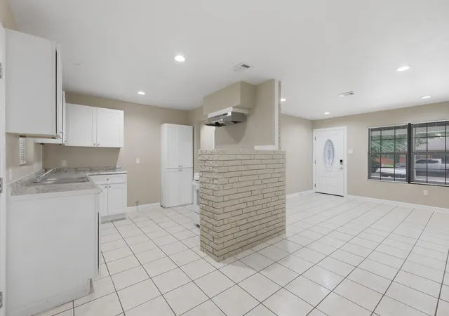 Photo 3 of Sale Pending at 10011 Aves St, Houston, TX 77034 | MLS# 82471143 | Listing updated on 2026-09-15