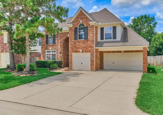 Photo 2 of Sale Pending at 6327 Holden Mills Dr, Spring, TX 77389 | MLS# 59015716 | Listing updated on 2026-08-21