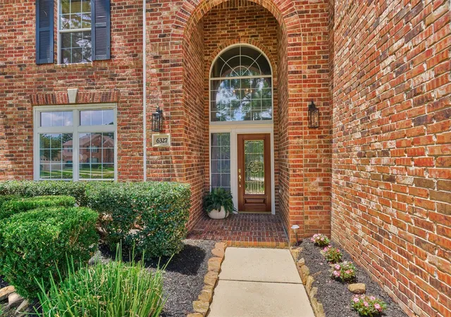 Photo 3 of Sale Pending at 6327 Holden Mills Dr, Spring, TX 77389 | MLS# 59015716 | Listing updated on 2026-08-21