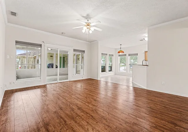 5th image of 702 Huntercrest St, El Lago, TX 77586 | MLS# 95777536