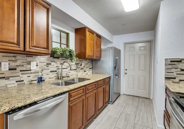 1st image of 1701 Upland Dr #216, Houston, TX 77043 | MLS# 75717476