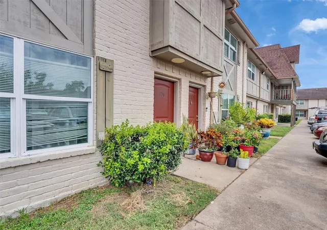 4th image of 1701 Upland Dr, Houston, TX 77043