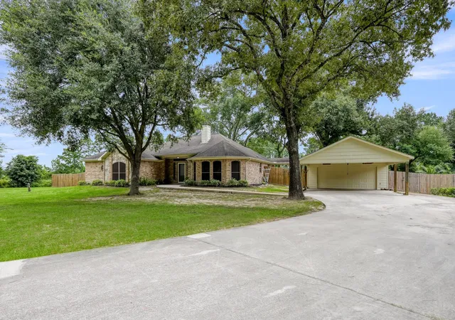 Photo 3 of Single family home for sale at 20110 Oakwood Ct, Humble, TX 77338 | MLS# 28180627 | Listing updated on 2026-09-10