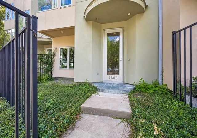 2nd image of 1606 Calumet St, Houston, TX 77004 | MLS# 17348057