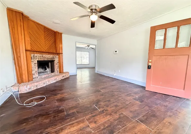 2nd image of 1904 Wright Blvd, Baytown, TX 77520 | MLS# 25949500
