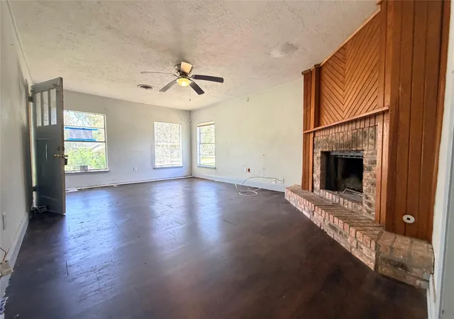 3rd image of 1904 Wright Blvd, Baytown, TX 77520 | MLS# 25949500