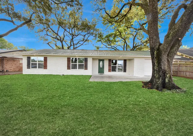 Photo 1 of Single family home for sale at 227 Highway 90 E, Sealy, TX 77474 | MLS# 36850547 | Listing updated on 2026-07-27