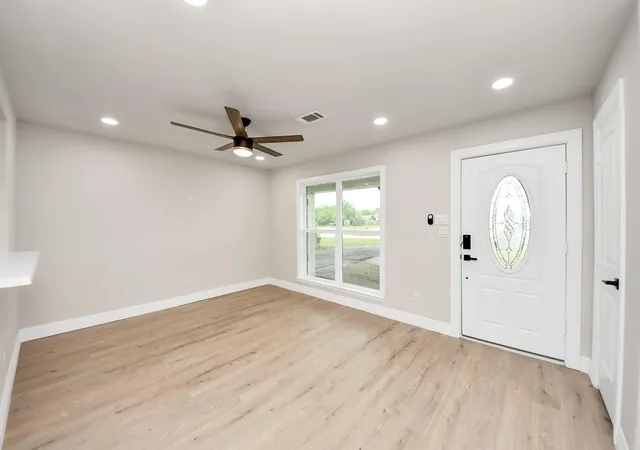 Photo 3 of Single family home for sale at 227 Highway 90 E, Sealy, TX 77474 | MLS# 36850547 | Listing updated on 2026-07-27