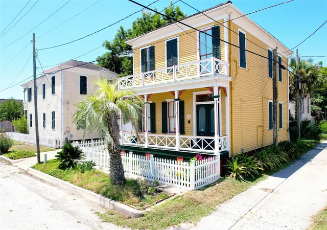 Photo 3 of Single family home for sale at 1015 20th St, Galveston, TX 77550 | MLS# 64347865 | Listing updated on 2026-09-12